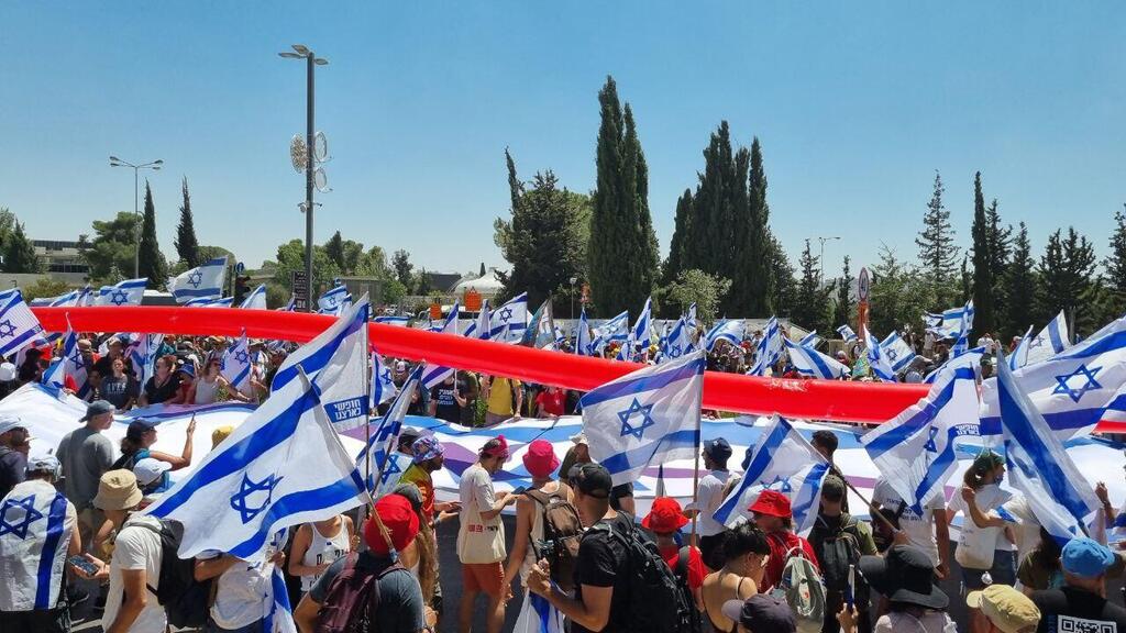 מפגינים הפגנה מחאה בירושלים הפיכה משטרית 24.7