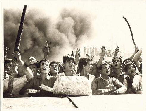 הפגנה נגד מאיר כהנא באום אל־פחם. ענת סרגוסטי, 1984,  צילום: ענת סרגוסטי