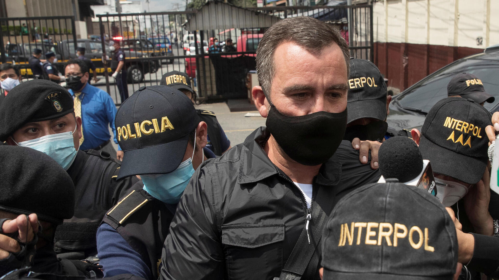 אלחנדרו סיניבלדי חבר קונגרס ושר התקשורת לשעבר של גואטמלה במהלך מעצרו ב 2020