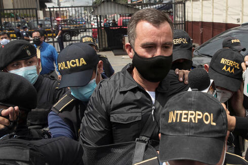 אלחנדרו סיניבלדי במהלך מעצרו ב-2020, צילום: AP/Moises Castillo