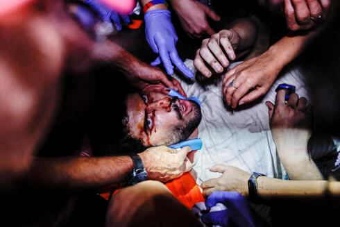 אלימות משטרתית נגד מפגינים בצמוד לכנסת נגד ההפיכה המשטרית , צילום: REUTERS/Amir Cohen
