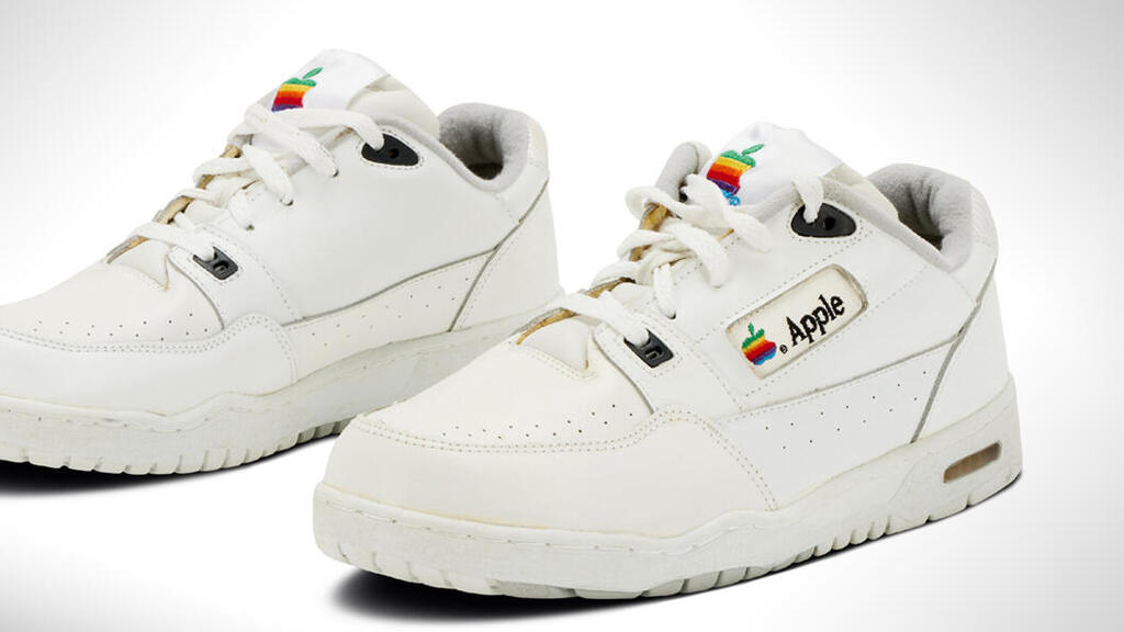 במחיר התחלתי של 50 אלף דולר: נעלי ספורט של אפל משנות ה-90 מוצעות למכירה