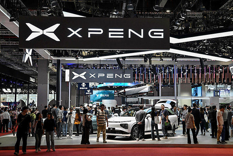דוכן של יצרנית הרכב הסינית אקספנג XPENG בשנגחאי באפריל 2023
