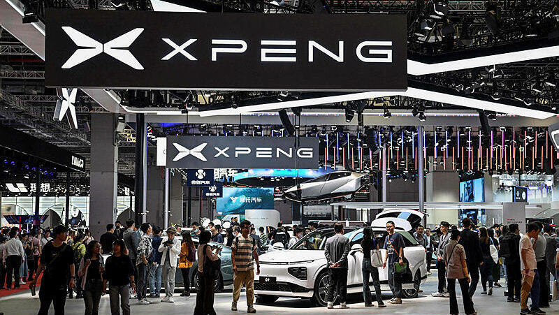 דוכן של יצרנית הרכב הסינית אקספנג XPENG בשנגחאי באפריל 2023