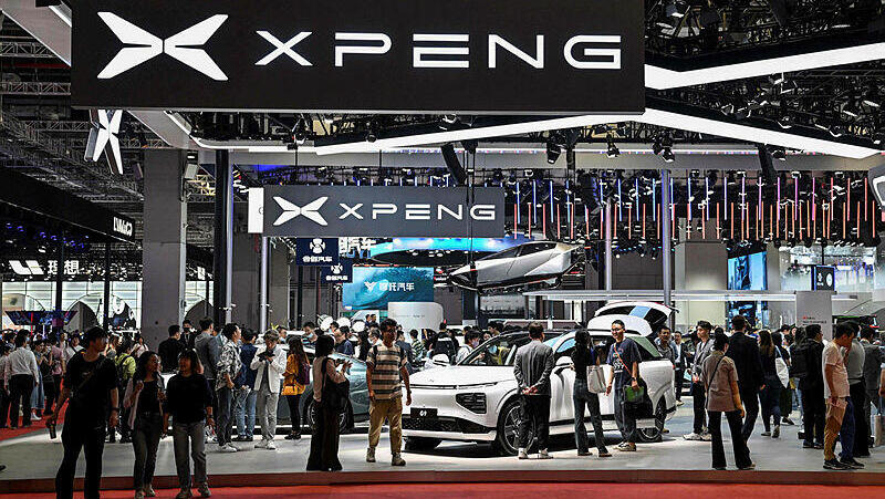 דוכן של יצרנית הרכב הסינית אקספנג XPENG בשנגחאי באפריל 2023