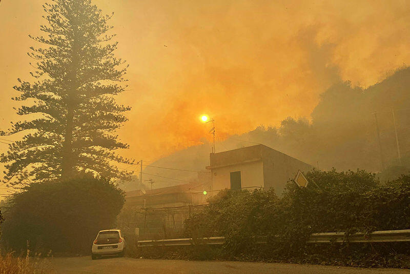 שריפה ב סיציליה איטליה משבר האקלים התחממות 26.7