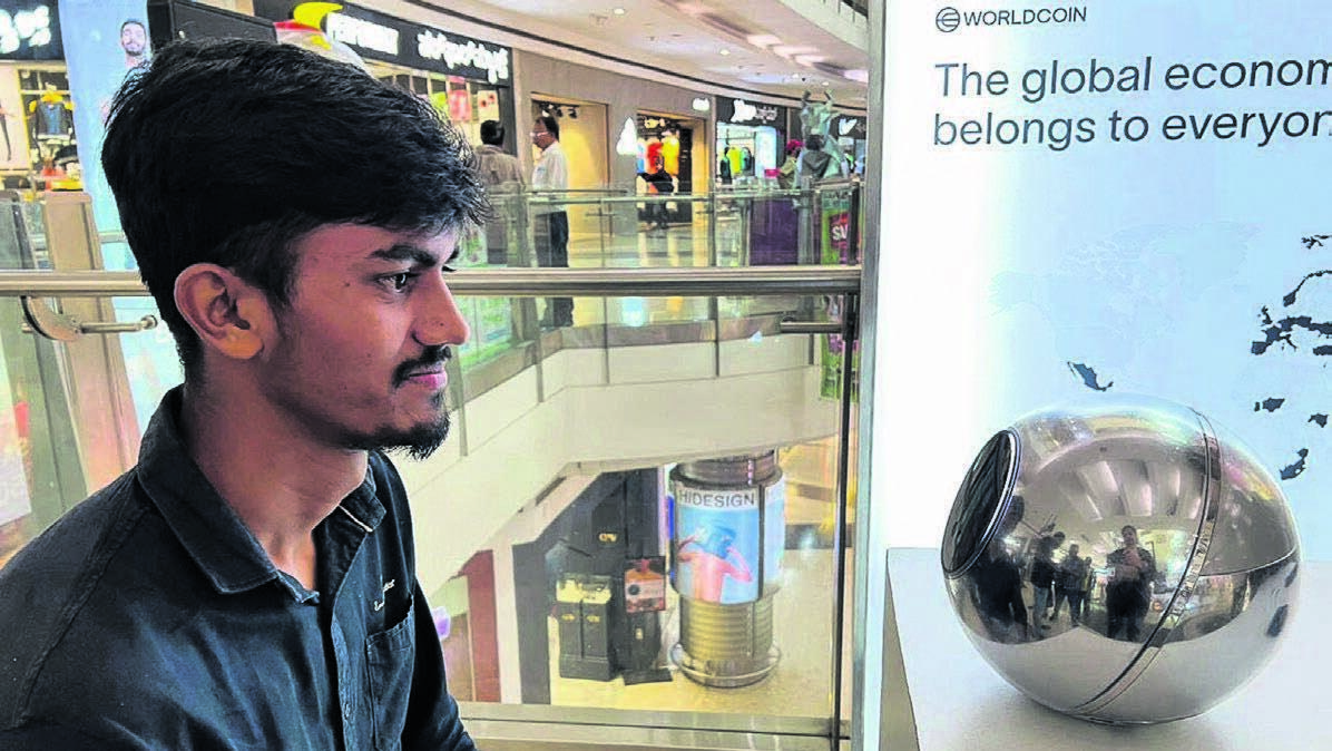 זיהוי קשתית בעיר בנגלור  הודו בתמורה לקבלת המטבע הדיגיטלי