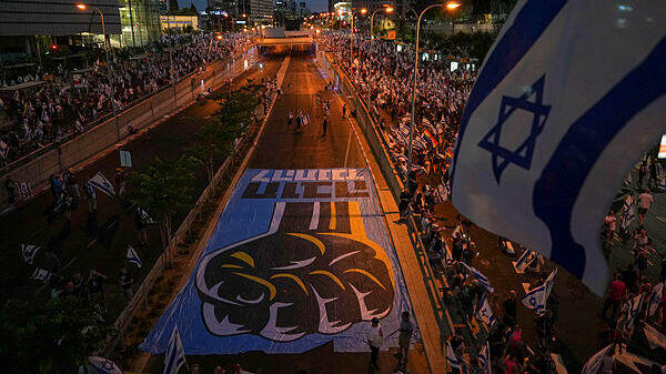 המחאה נגד ההפיכה המשטרית ב תל אביב