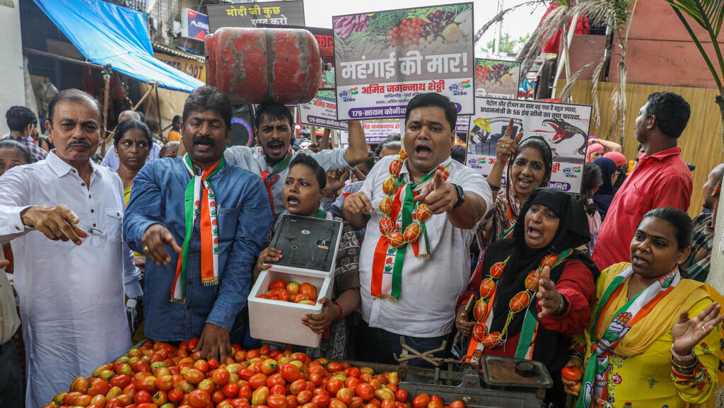 אינפלציית המזון מסכנת את ממשלת הודו בשנת בחירות 