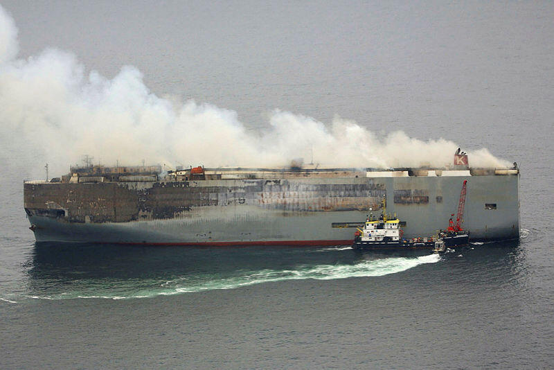שריפה ב אוניית ה מטען אוניית מטען פרימנטל Fremantle Highway בתאריך 28 ביולי