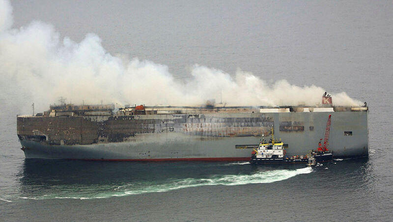 ענף הספנות מתמודד עם שריפות רכב חשמלי - והשינוע עלול להתייקר