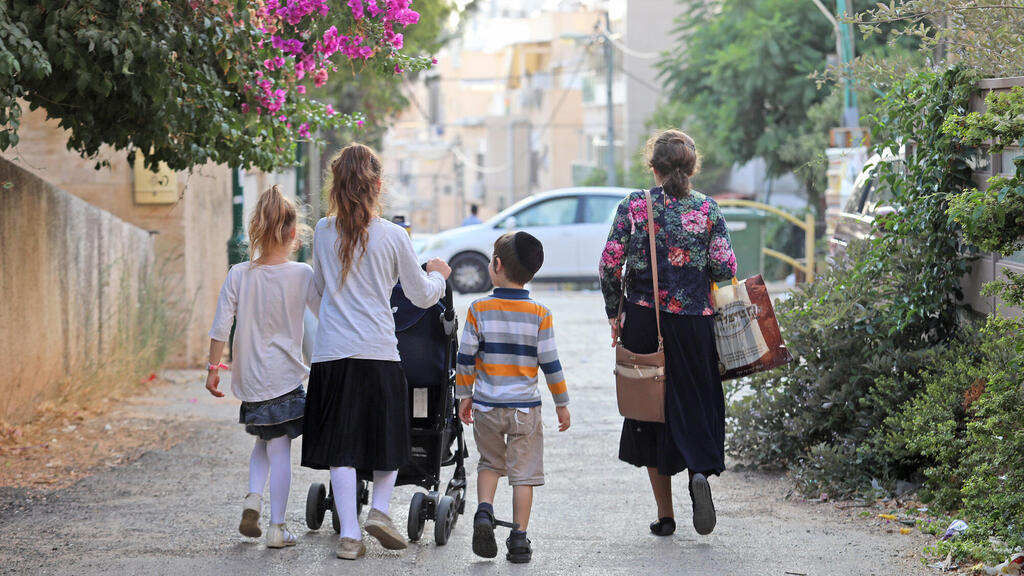 שכונת מרום שיר ב בני ברק ילדים חרדים