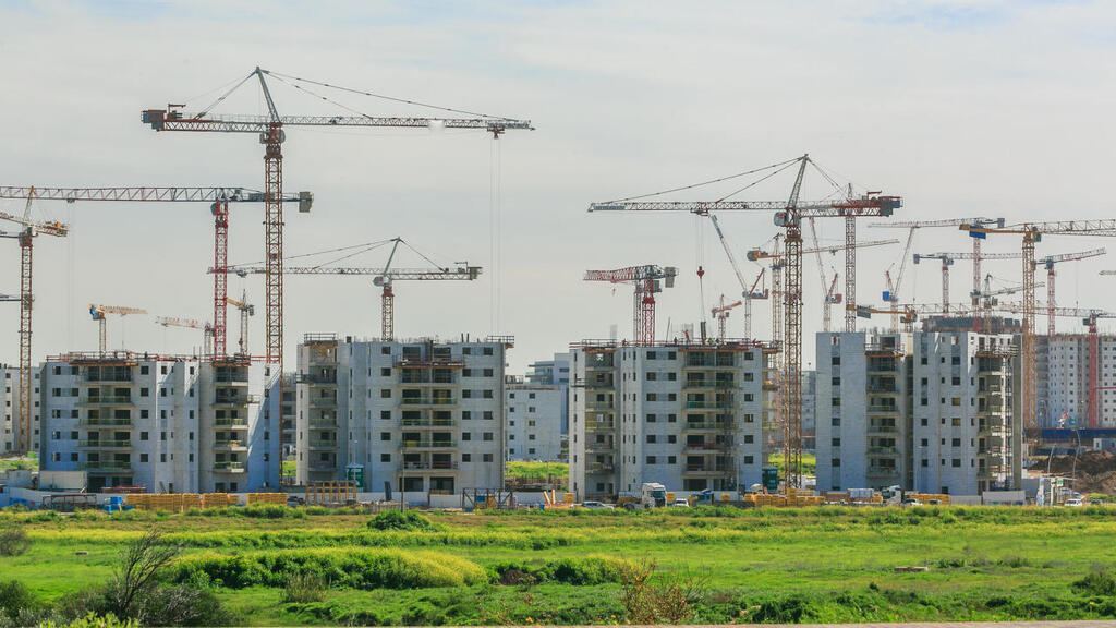 אתר בנייה מרובה מנופים ב אשקלון