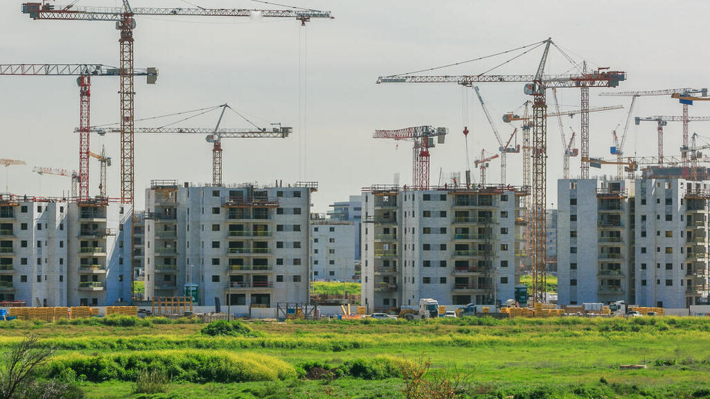 אתר בנייה מרובה מנופים ב אשקלון