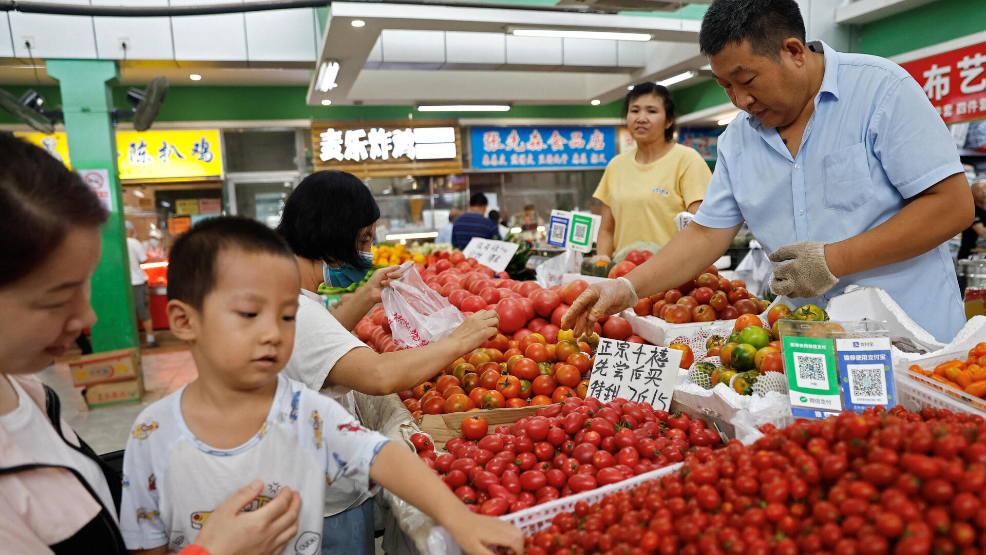 עגבניות ב שוק בייג'ינג סין 9.8.23 מדד המחירים אינפלציה