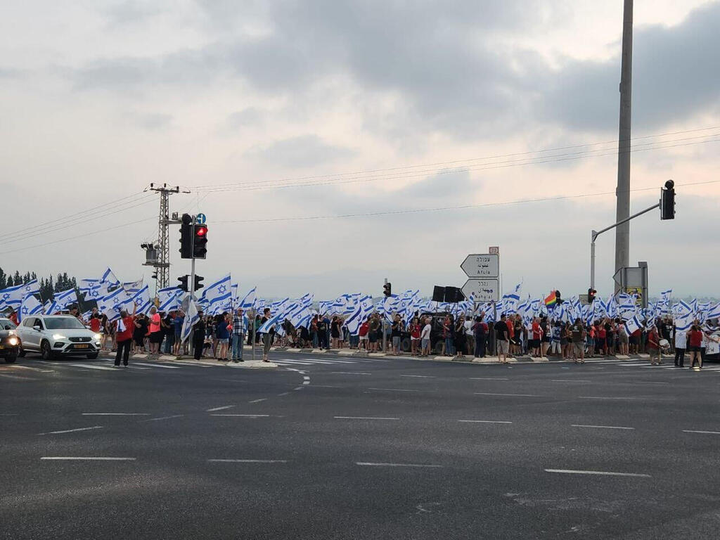 הפגנה מחאה נגד המהפכה המשפטית ב צומת נהלל 12.8.23