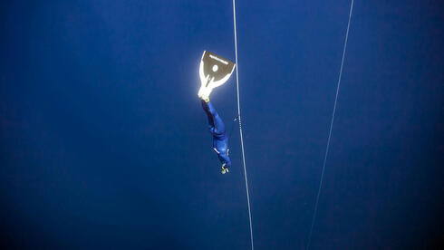 אלון ריבקינד בעת צלילה חופשית , צילום: Alice cattaneo