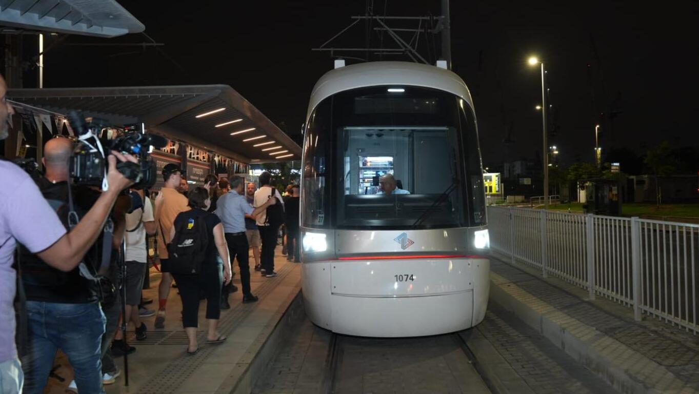 הרכבת הקלה בגוש דן הקו האדום נסיעת בכורה 18.8.23