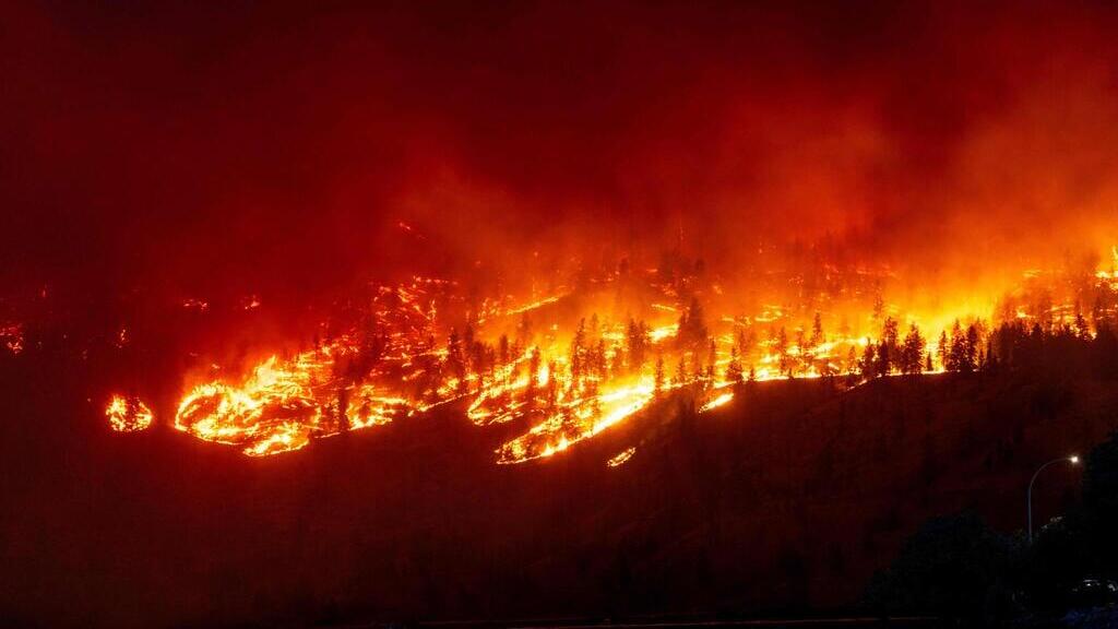1,000 שריפות משתוללות בקנדה, הבירה האזורית ננטשה: &quot;ימים קשים לפנינו&quot;