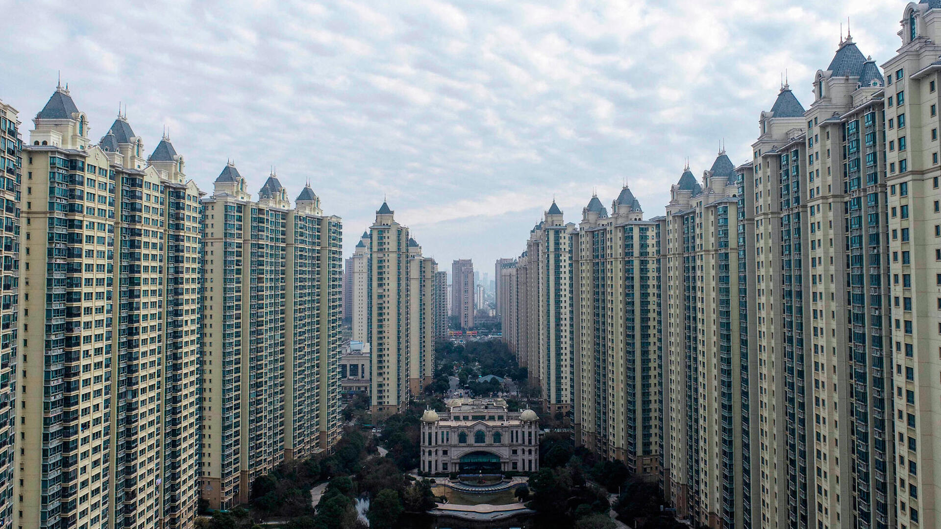 מגדלי המגורים של חברת אוורגרנד מחוז ג'יאנגסו מזרח סין