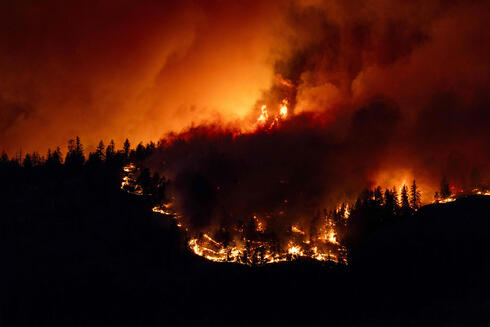 שריפות הענק בקנדה, השבוע. במדינה מעריכים פגיעה משמעותית בצמיחה, צילום: Darren HULL / AFP