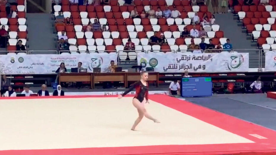 פנאי המתעמלת הרוסייה אלכסנדרה מקסימובה מתחרה במדי סוריה בתחרויות הפאן ערביות