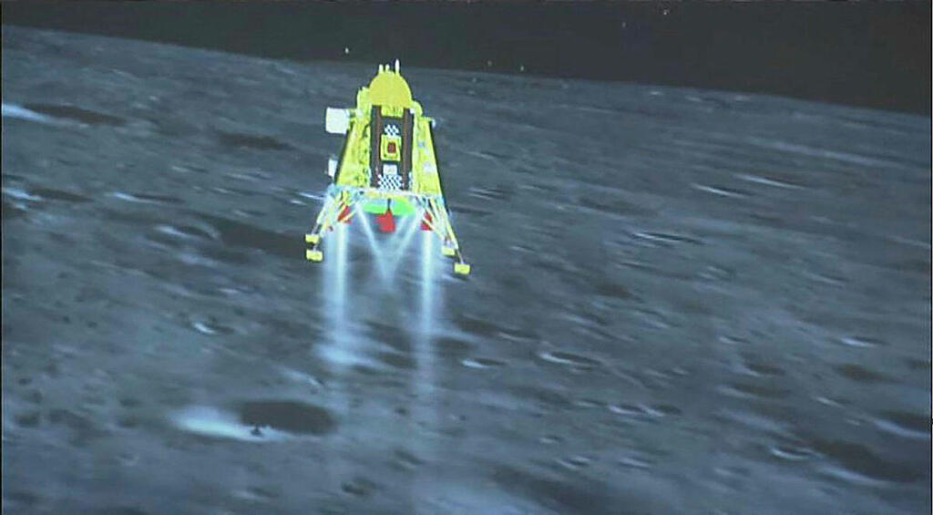 הנחיתה המוצלחת של החללית ההודית הודו צ'נדריאן 3 על הירח