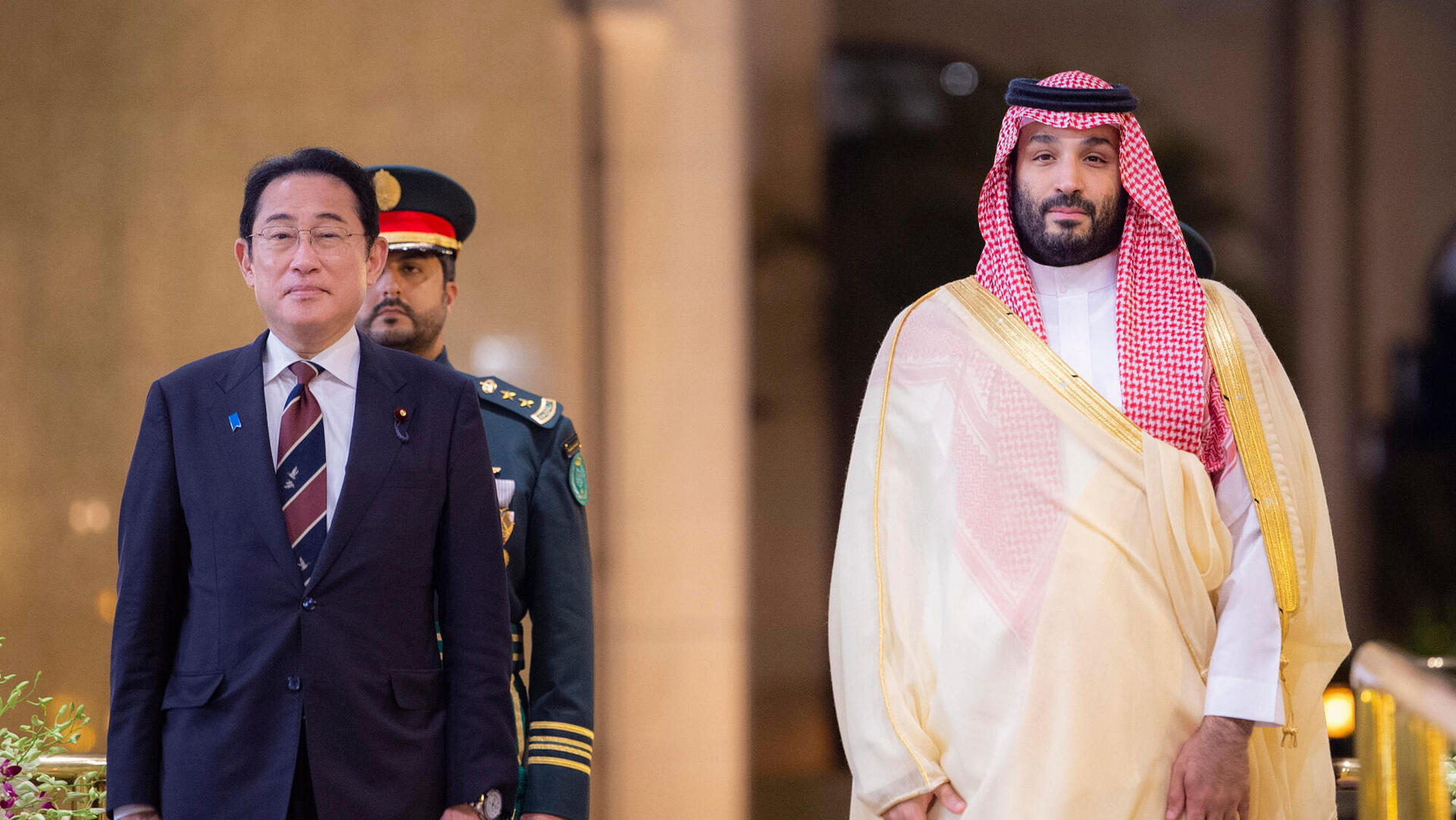 יורש העצר הסעודי מוחמד בן סלמאן  מקבל את ראש ממשלת יפן פומיו קישידה