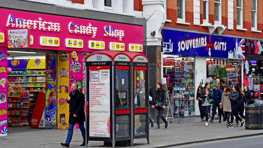 שיעברו לטיילת באילת: לונדון מנסה לסלק את חנויות הממתקים והמזכרות שכבשו את רחוב אוקספורד