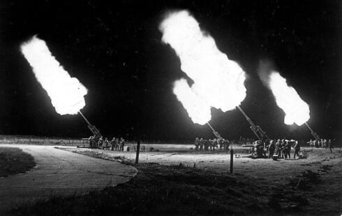 תותחי נ"מ גרמנים פותחים באש, צילום:  GermanWW2pics