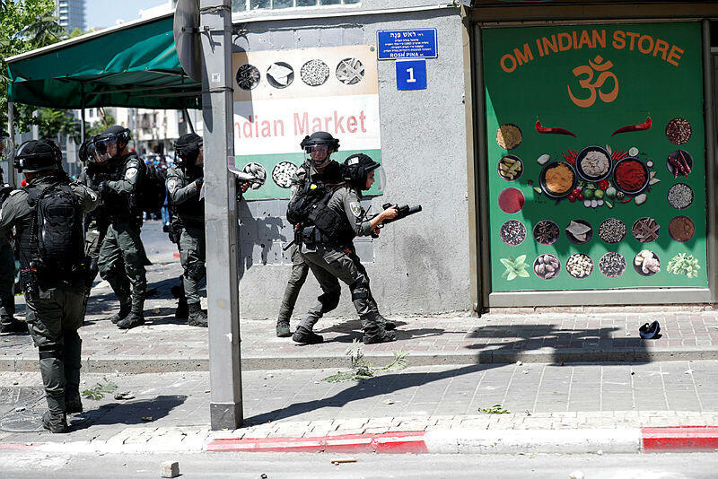 שוטרים בזמן התפרעויות של מתנגדי ותומכי משטר מ אריתריאה בדרום תל אביב 2.9.23