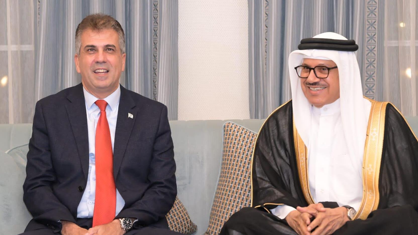 שר החוץ אלי כהן בפגישה עם שר החוץ של בחריין עבדלעטיף בין ראשיד אל זיאני