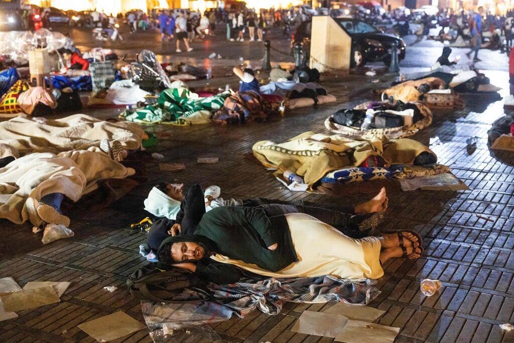 "אנשים נרדמו בלובי, על הרצפה ובדשא ליד הבריכה". במרוקו לפנות בוקר