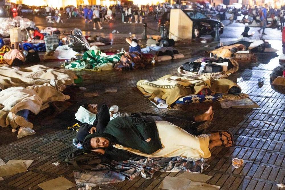 "אנשים נרדמו בלובי, על הרצפה ובדשא ליד הבריכה". במרוקו לפנות בוקר