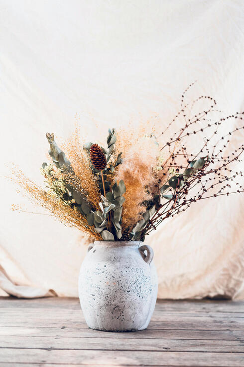 זר פרחים מיובשים של ניר פלח ל-seco, צילום: קרני גלנצן