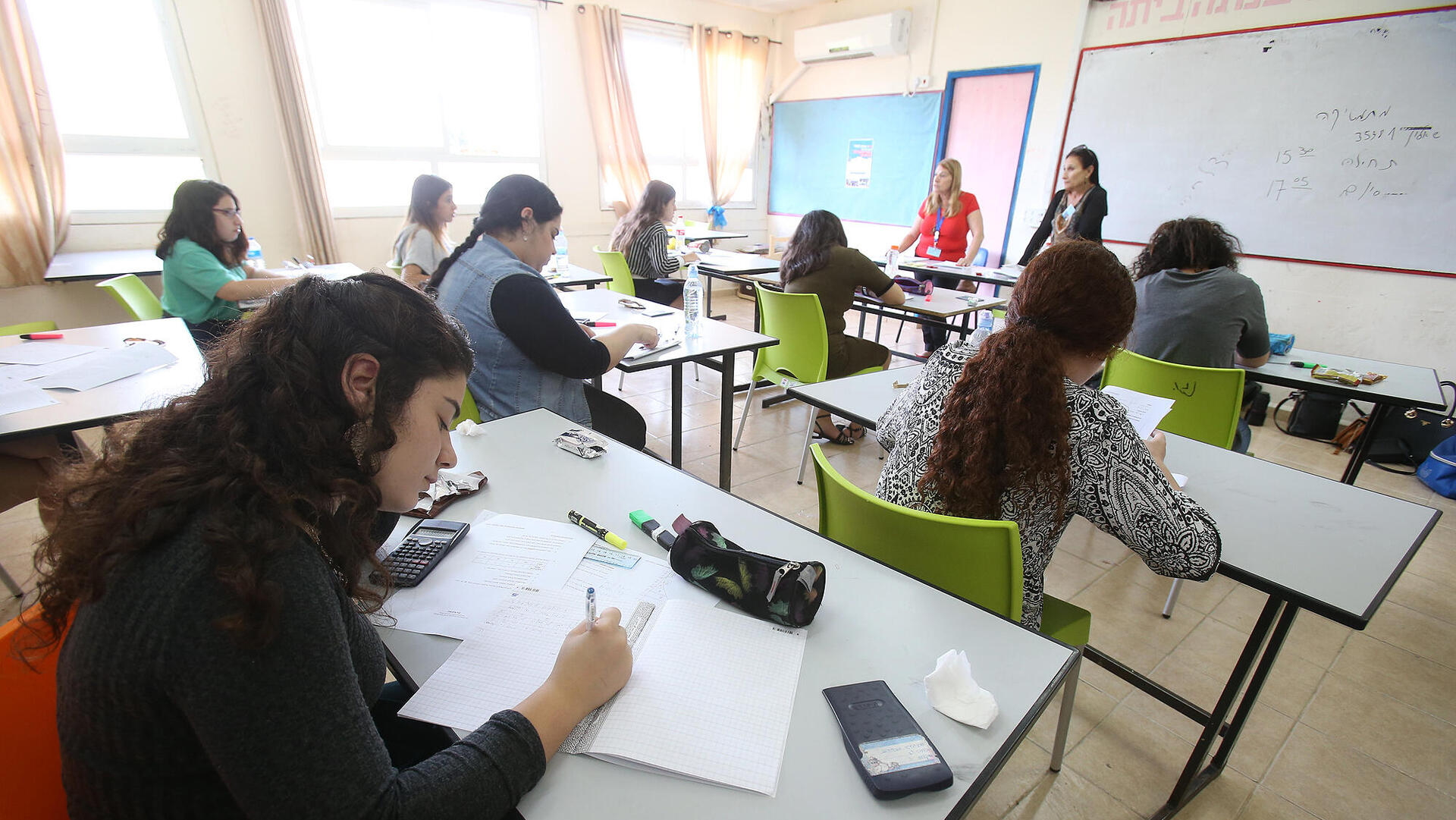 תלמידים ב עכו בחינת בגרות ב מתמטיקה תלמידי תיכון