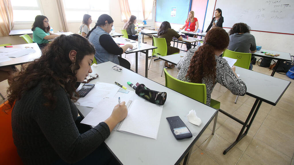 תלמידים ב עכו בחינת בגרות ב מתמטיקה תלמידי תיכון