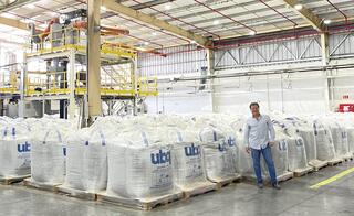 ג'ק טאטו ביכיו מנכ"ל ומייסד משותף UBQ Materials ב מפעל ב קיבוץ צאלים