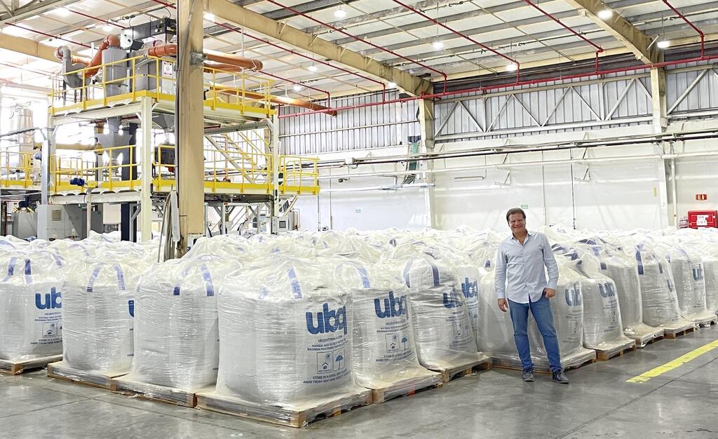 ג'ק טאטו ביכיו מנכ"ל ומייסד משותף UBQ Materials ב מפעל ב קיבוץ צאלים
