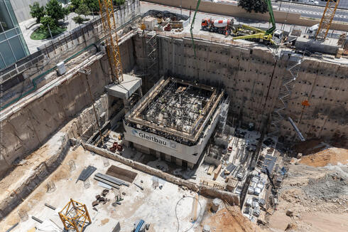בניית מגדל ויתניה  תל אביב, צילום: דורון סהר 