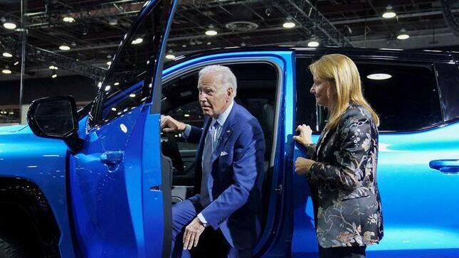 הנשיא ג'ו ביידן רכב חשמלי שברולט