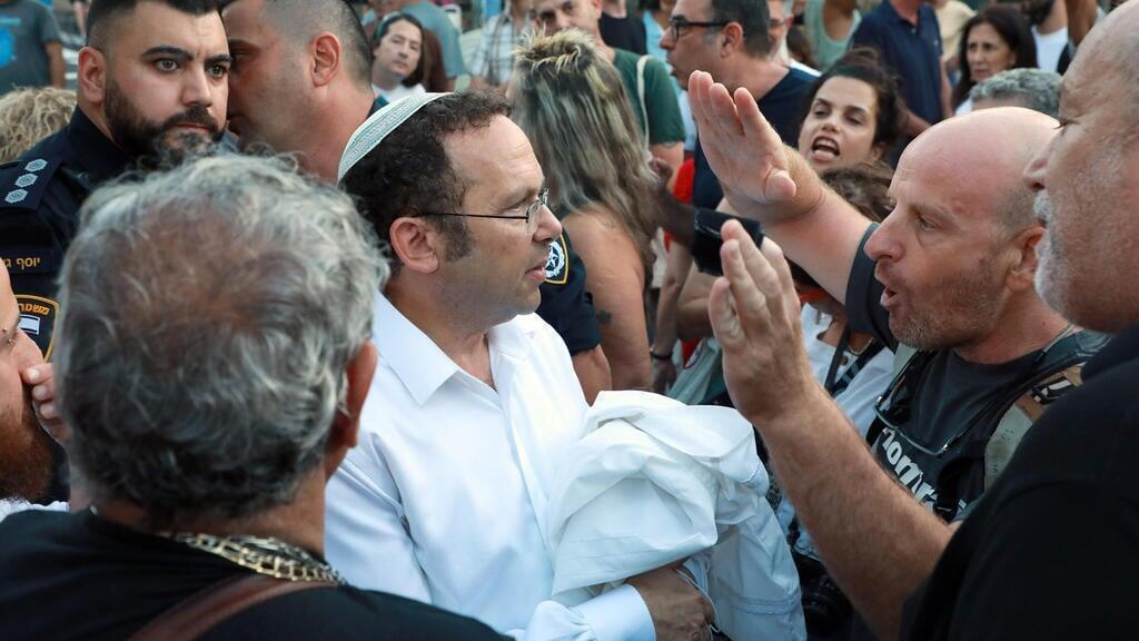 יו"ר "ראש יהודי" ישראל זעירא בכיכר דיזנגוף, אמש