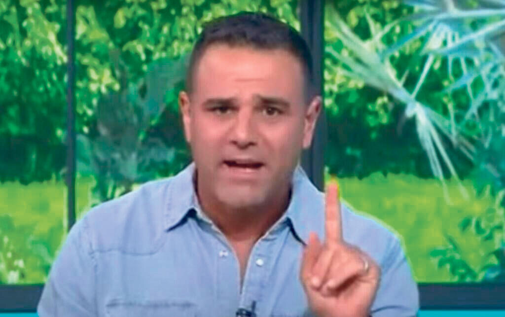 מנחה הטלוויזיה אבי כאכון שמונה על ידי יריב לוין לחבר בשתי ועדות ערר