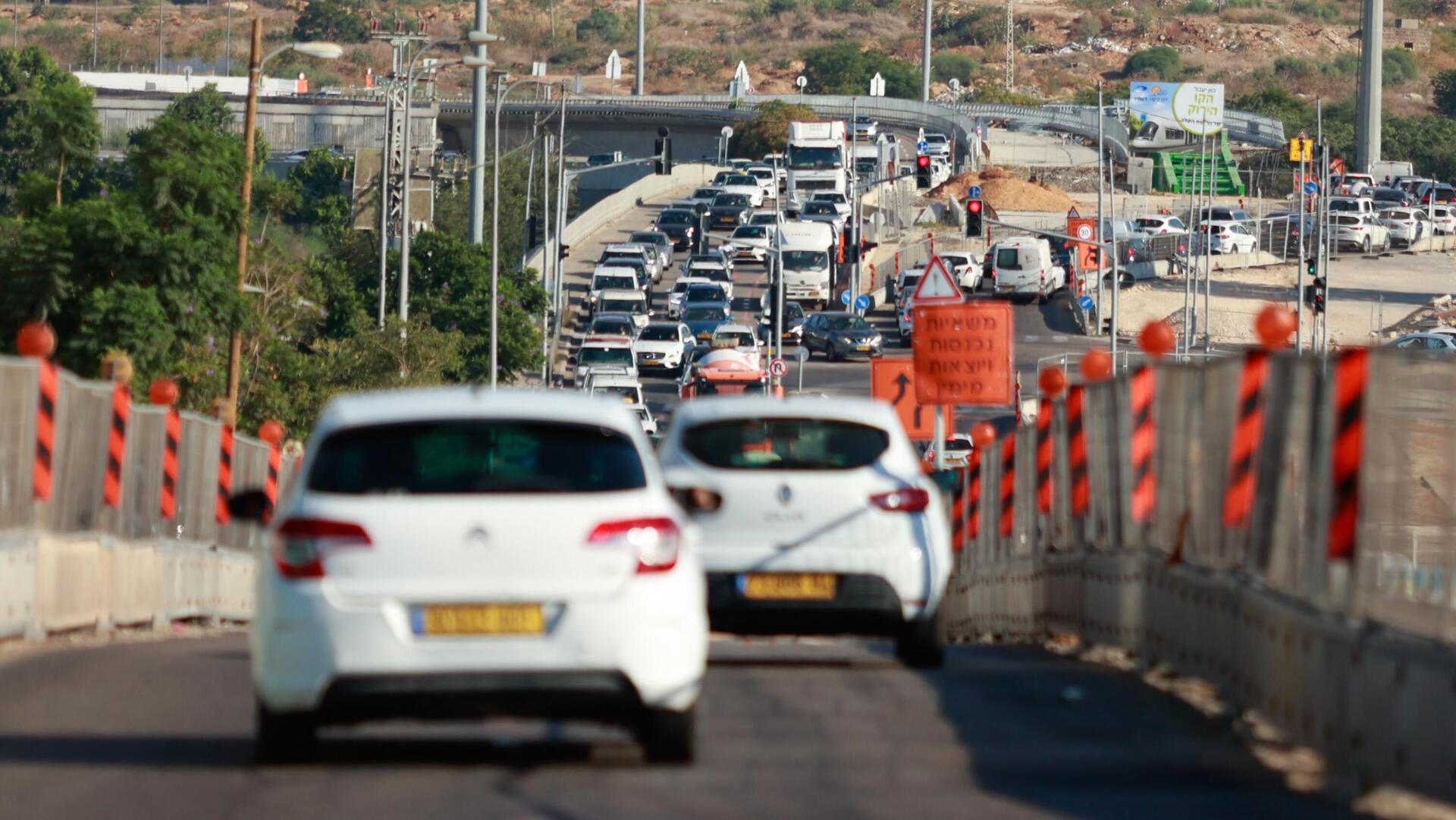 פקק תנועה ביציאה מהעיר חולון 