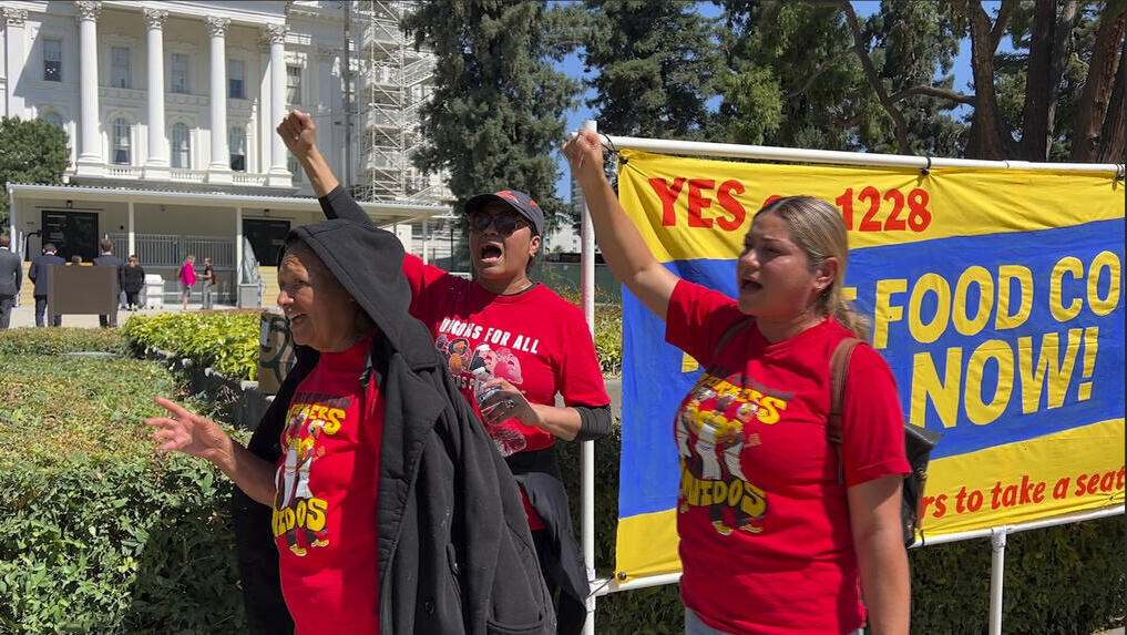 מחאה של עובדי ענף המזון המהיר בקליפורניה. שכר המינימום יעלה