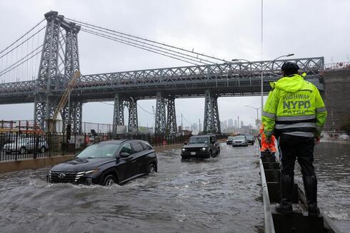 הצפות בניו יורק בעקבות גשמים כבדים, צילום: REUTERS/Andrew Kelly
