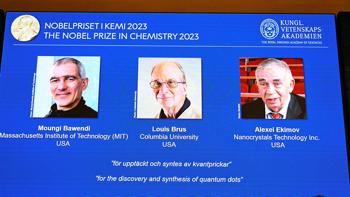 זוכי פרס נובל לכימיה 2023 מימין אלכסיי אקימוב לואיס ברוס מונג'י בוונדי