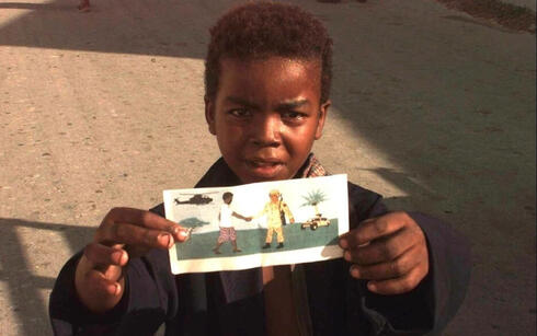 פתקית שחילקו אמריקאים לילדי סומליה, שמעידה על היותם ידידותיים, צילום: US Army
