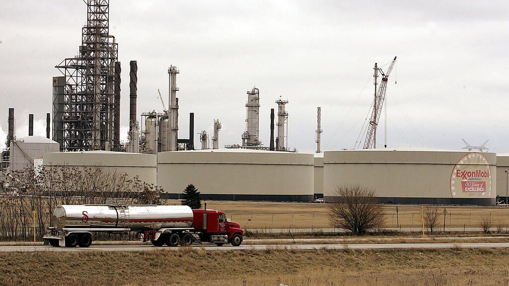 בית זיקוק של אקסון מוביל באילנוי ארה"ב