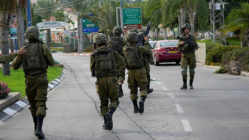 חיילי צה"ל ב שדרות מתקפת פתע מ עזה חרבות ברזל 7.10